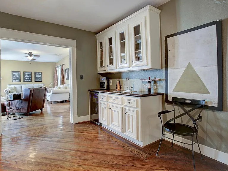 1111 Robin St — Photo 3