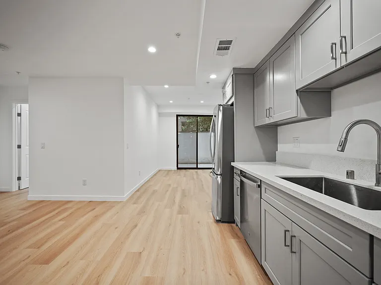 858 S Bedford St #100A — Photo 16