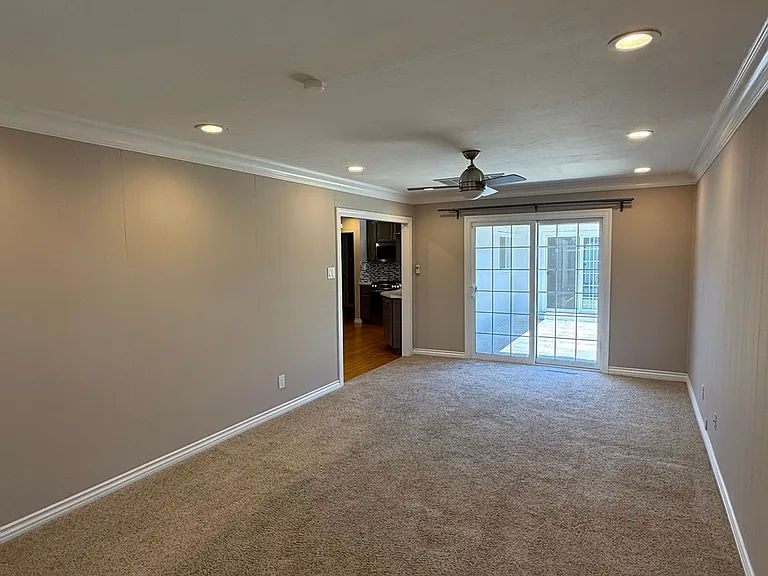 1694 Lyle Dr — Photo 8