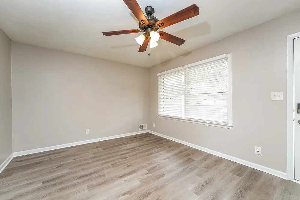 4 bed, 3.0 bath, 1905 sqft, $2,590 — Photo 4