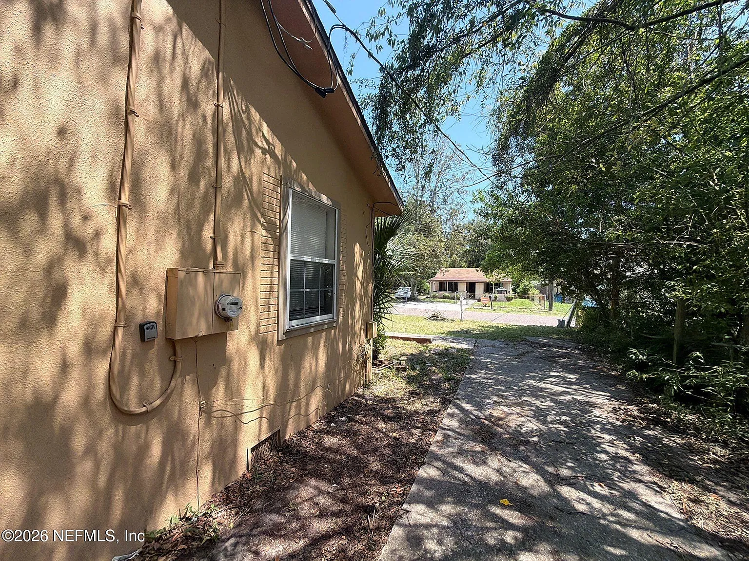 3 bed, 2.0 bath, 892 sqft, $1,299 — Photo 3