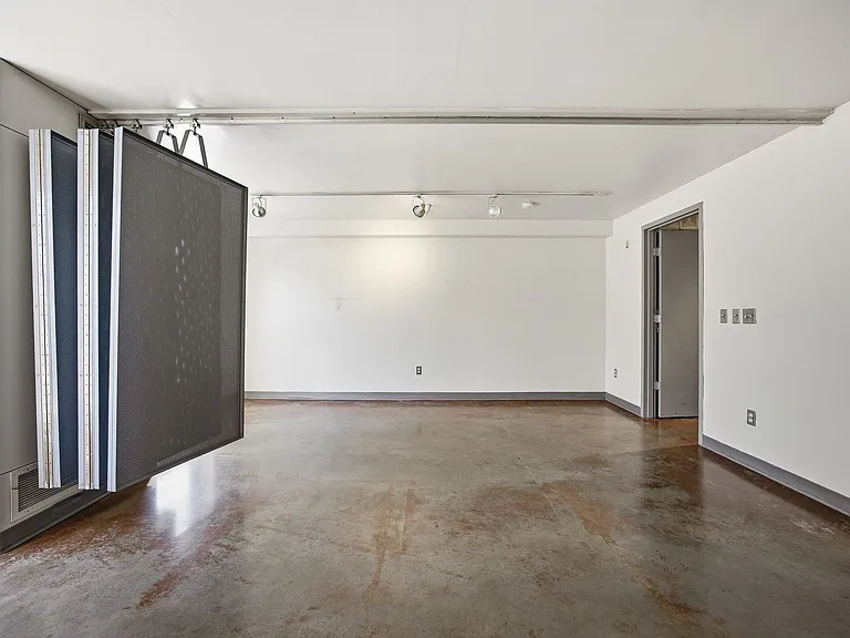 Whiteway Apartments — Photo 13