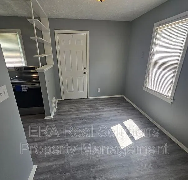 2065 W Mound St — Photo 6