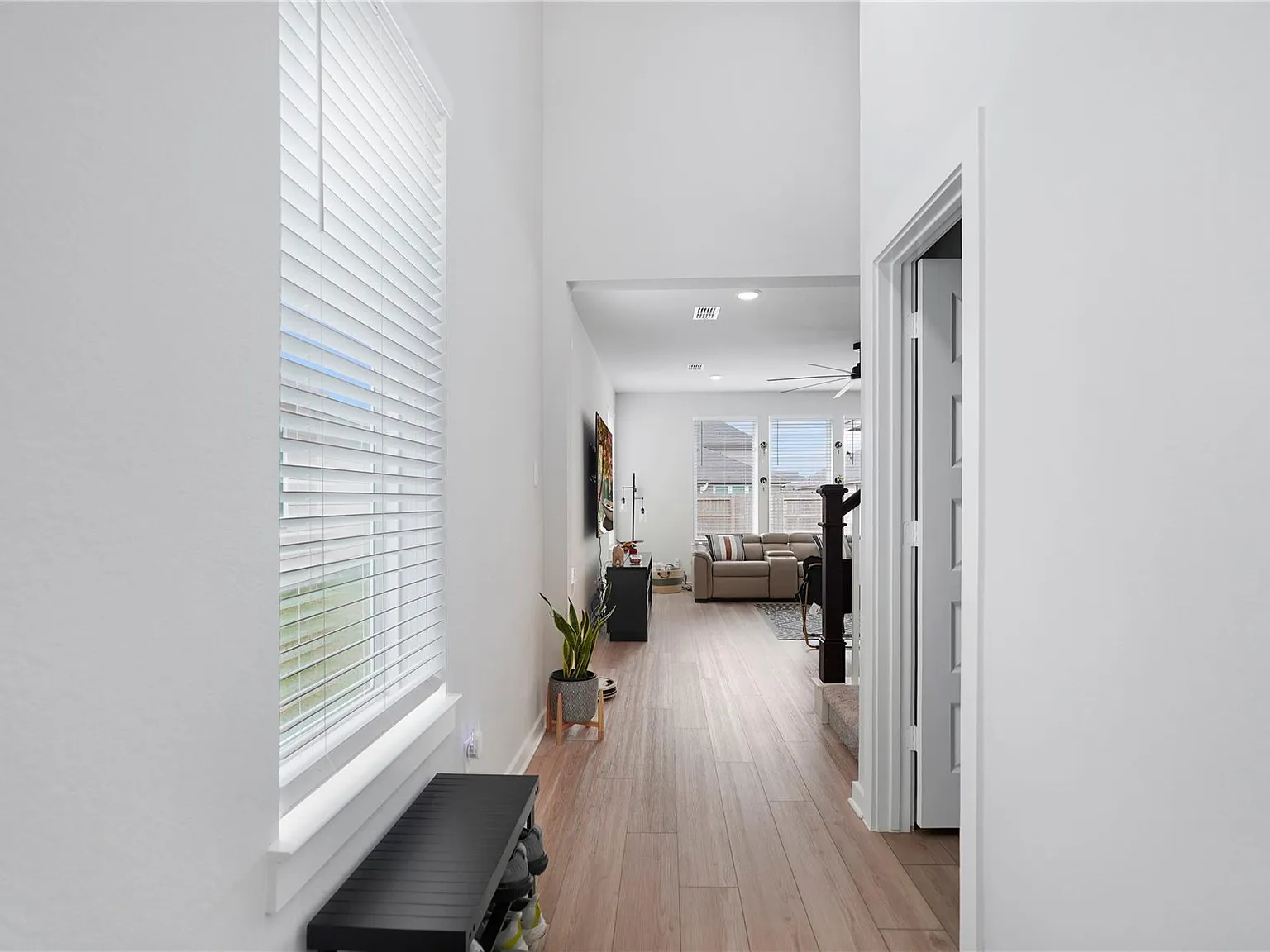 4 bed, 2.5 bath, 1832 sqft, $2,550 — Photo 4