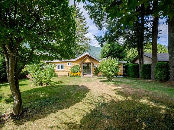 4th image of 43885 Chestnut Ln