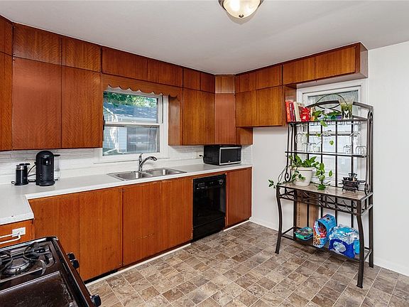 3rd image of 2812 Sheridan Ave