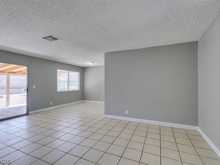 4732 Chantilly Ave — Photo 5