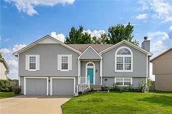 1st image of 308 NE Woodbury Dr