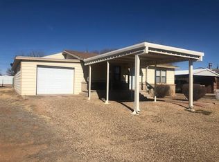 205 4th St, Plains, TX 79355