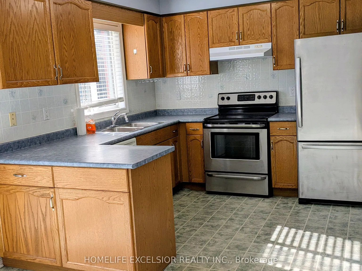 3 bed, $2,400 — Photo 4