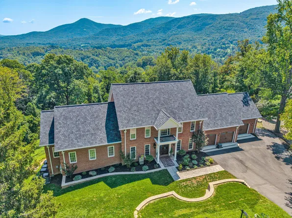8123 Vista Forest Dr, Roanoke, VA 24018