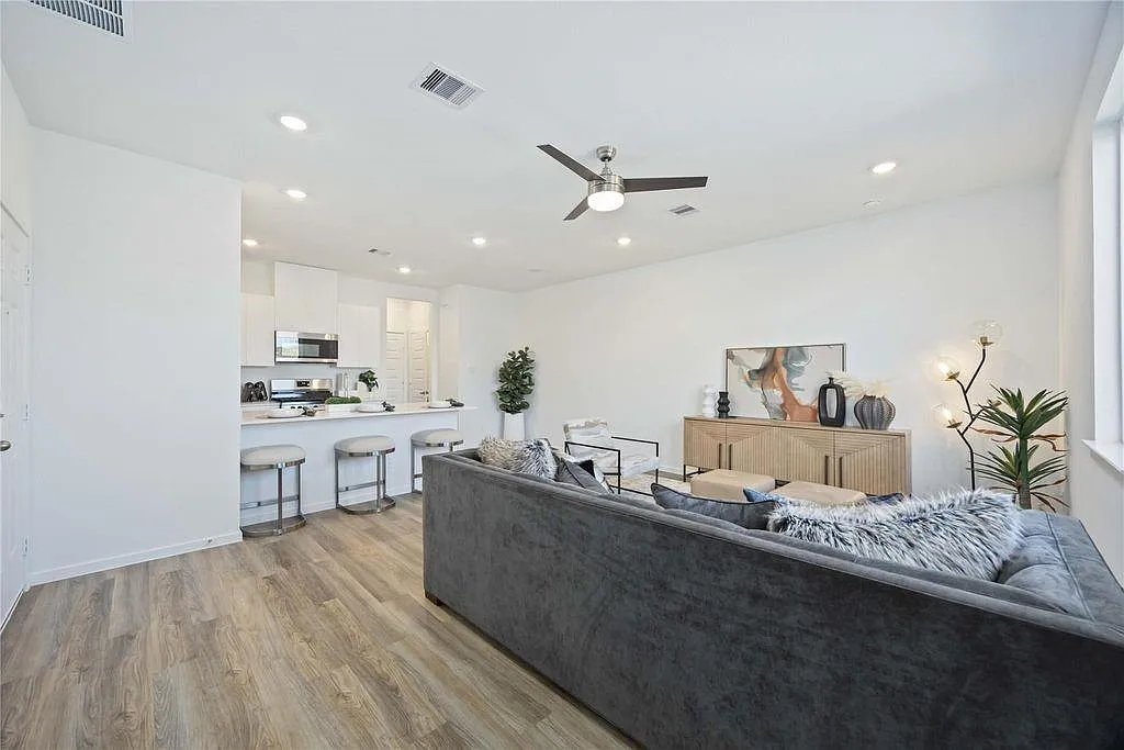 3 bed, 2.5 bath, $2,150 — Photo 4