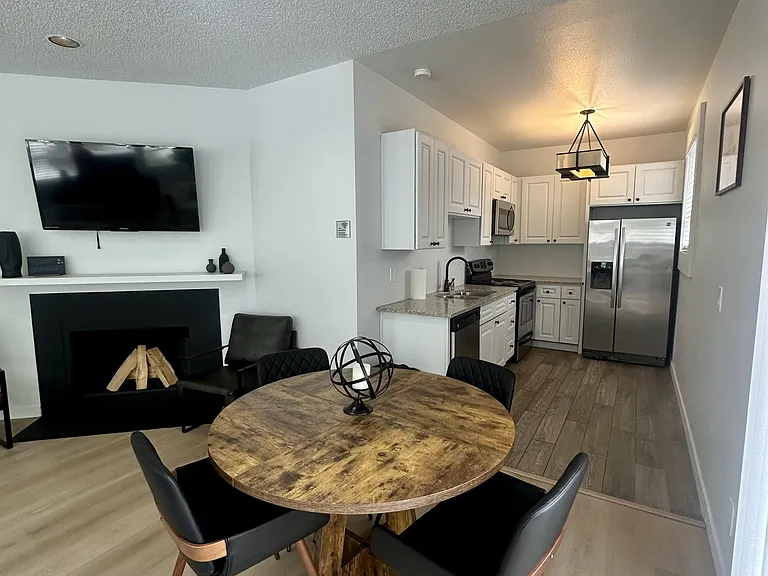 Sunset Park Apartments — Photo 23