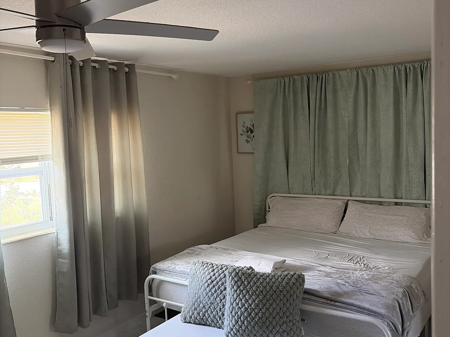 3 bed, 1380 sqft, $3,599 — Photo 4