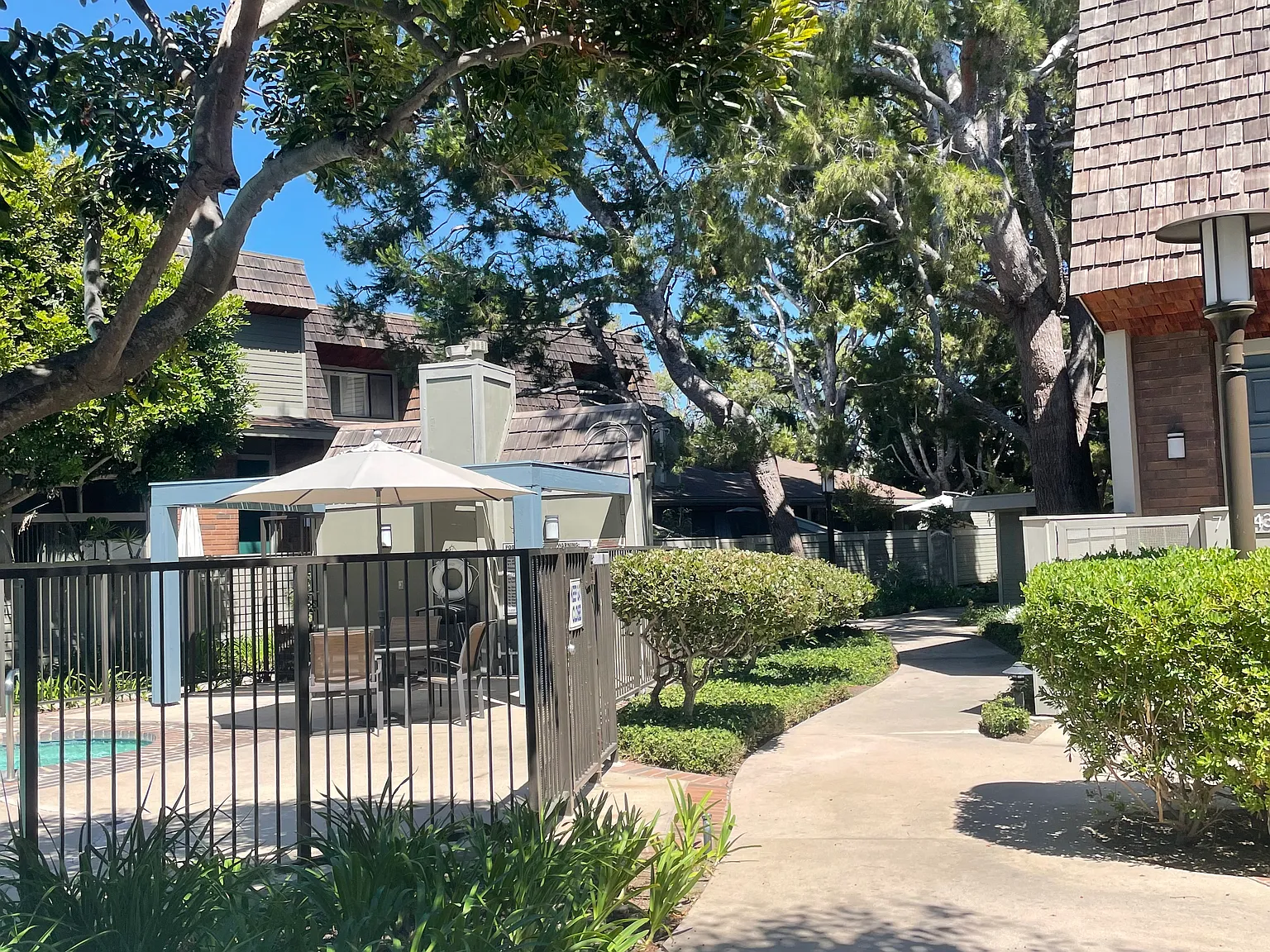 3 bed, 2.5 bath, 1585 sqft, $6,200 — Photo 1
