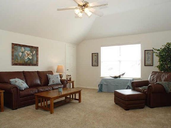 4th image of 1411 Amistad Dr