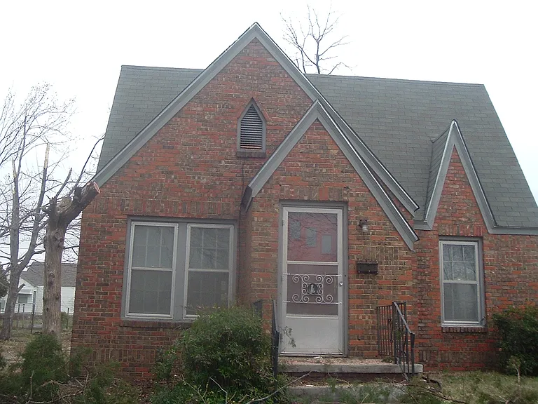 1415 N Lewis Pl — Photo 1
