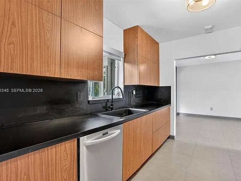 425 NE 114th St #0 — Photo 11