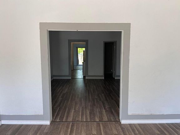 5th image of 2110 Market Ave