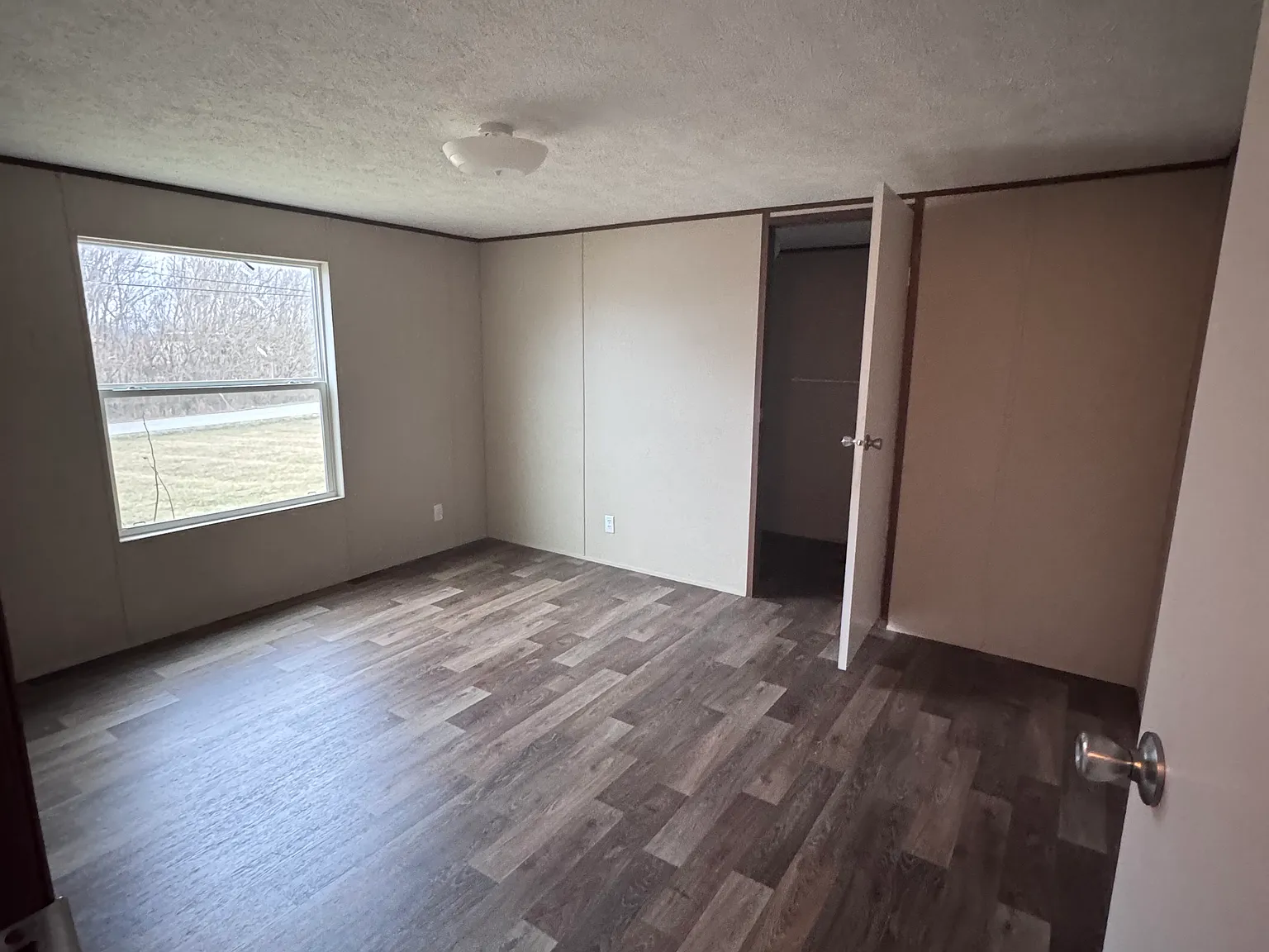 3 bed, 900 sqft, $950 — Photo 4