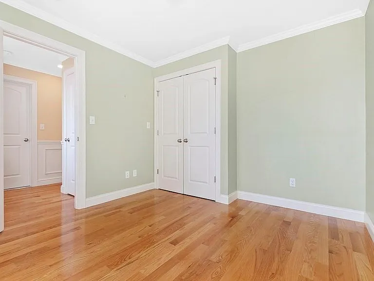 68 Waverley Ave #2 — Photo 15
