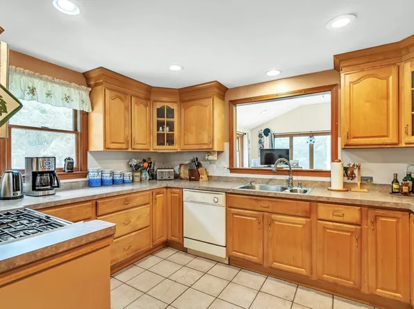 274 Great Rd, Stow, MA 01775