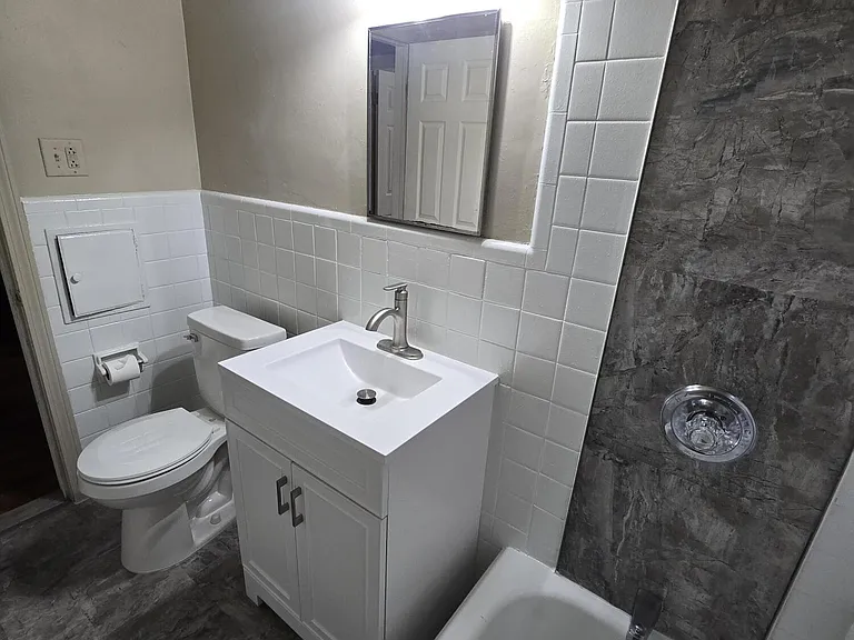 6109 Farmbrook St — Photo 5
