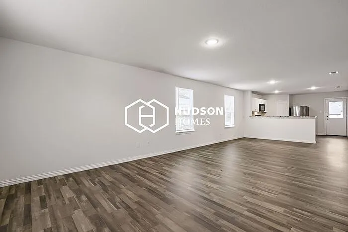 3 bed, 2.0 bath, 1510 sqft, $1,375 — Photo 3