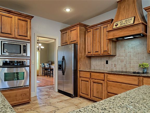 3rd image of 1041 Pheasant Run