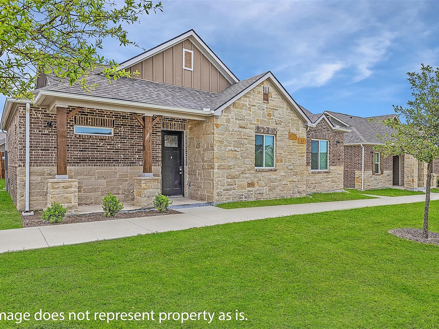 3 bed, 2.0 bath, 1236 sqft, $2,014 — Photo 2