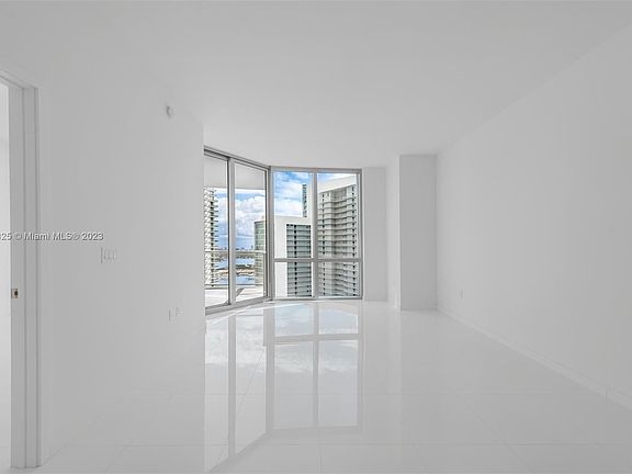 4th image of 851 NE 1st Ave #4305