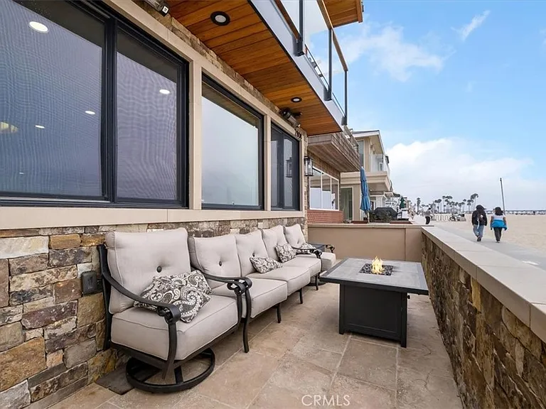 2808 W Oceanfront — Photo 4