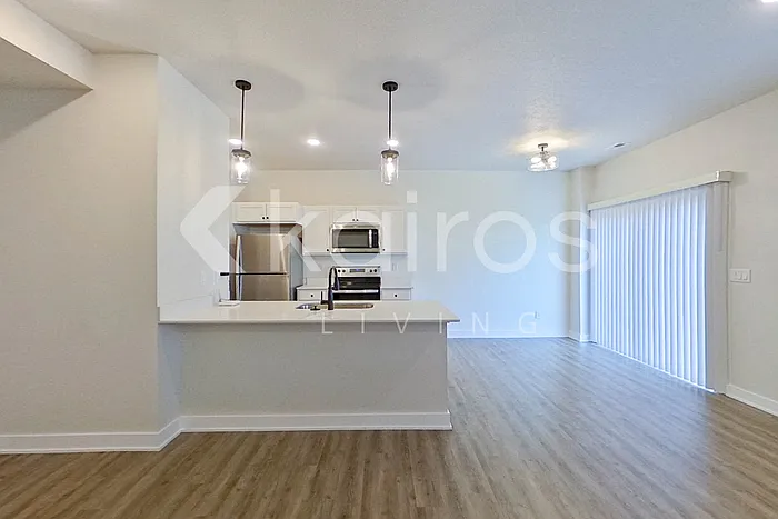 3 bed, 2.5 bath, 1570 sqft, $1,975 — Photo 4