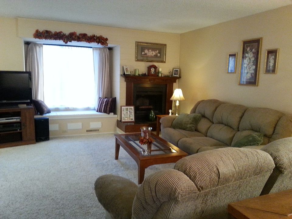 Fireplace & window seat