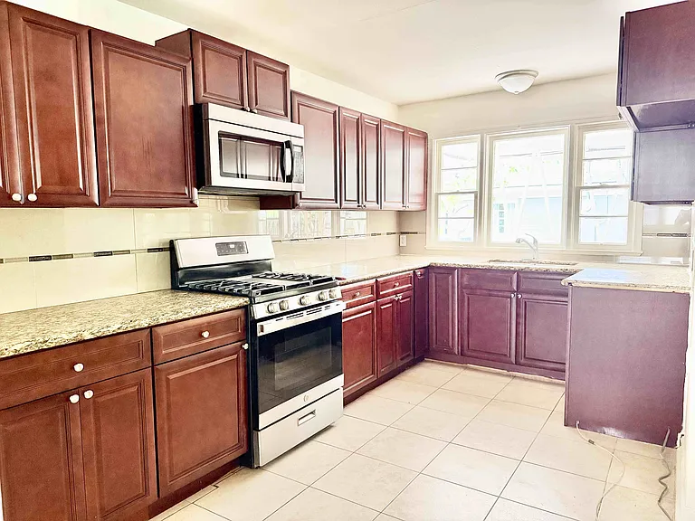 343 S Fairfax Dr — Photo 3
