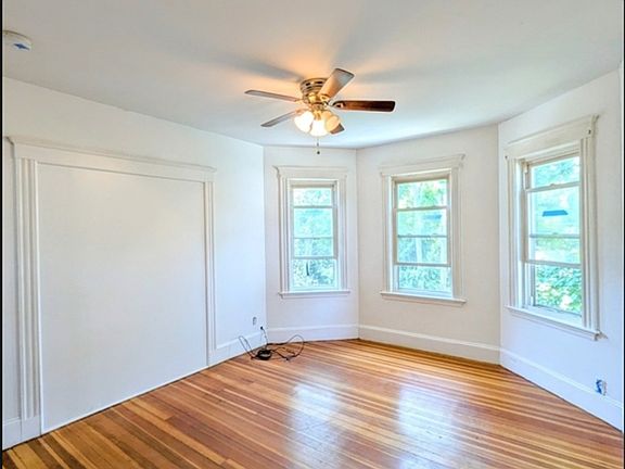 3rd image of 84 Bailey St Floor 1