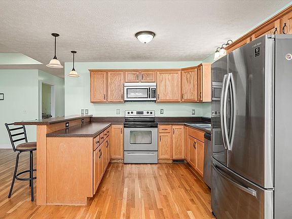 4th image of 469 Westwood Dr