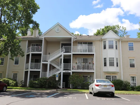 656 Plum Ter, Mahwah, NJ 07430