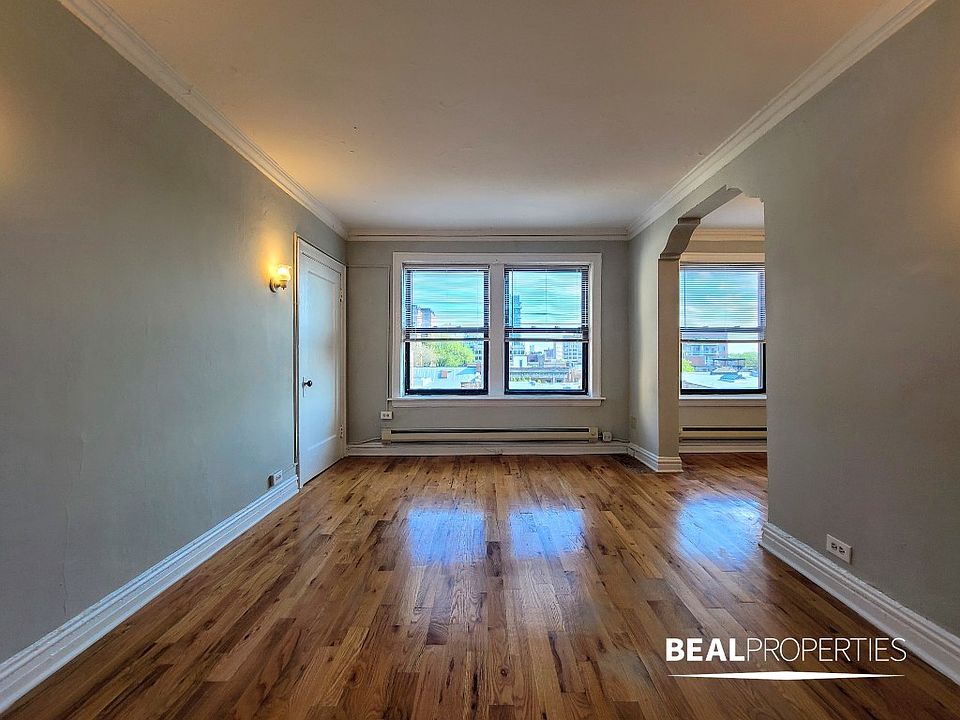 1st image of 425 W Roscoe St #425605