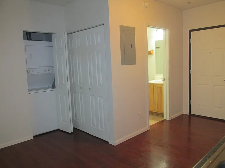Village Plaza Apartments — Photo 28