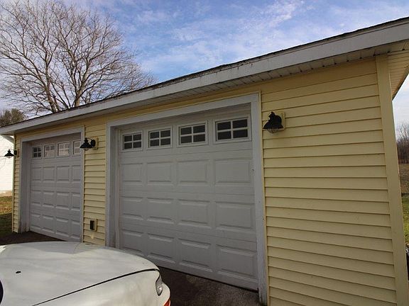 5th image of 4864 Ridge Rd