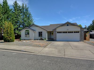 1635 W Harbeck Rd, Grants Pass, OR, 97527