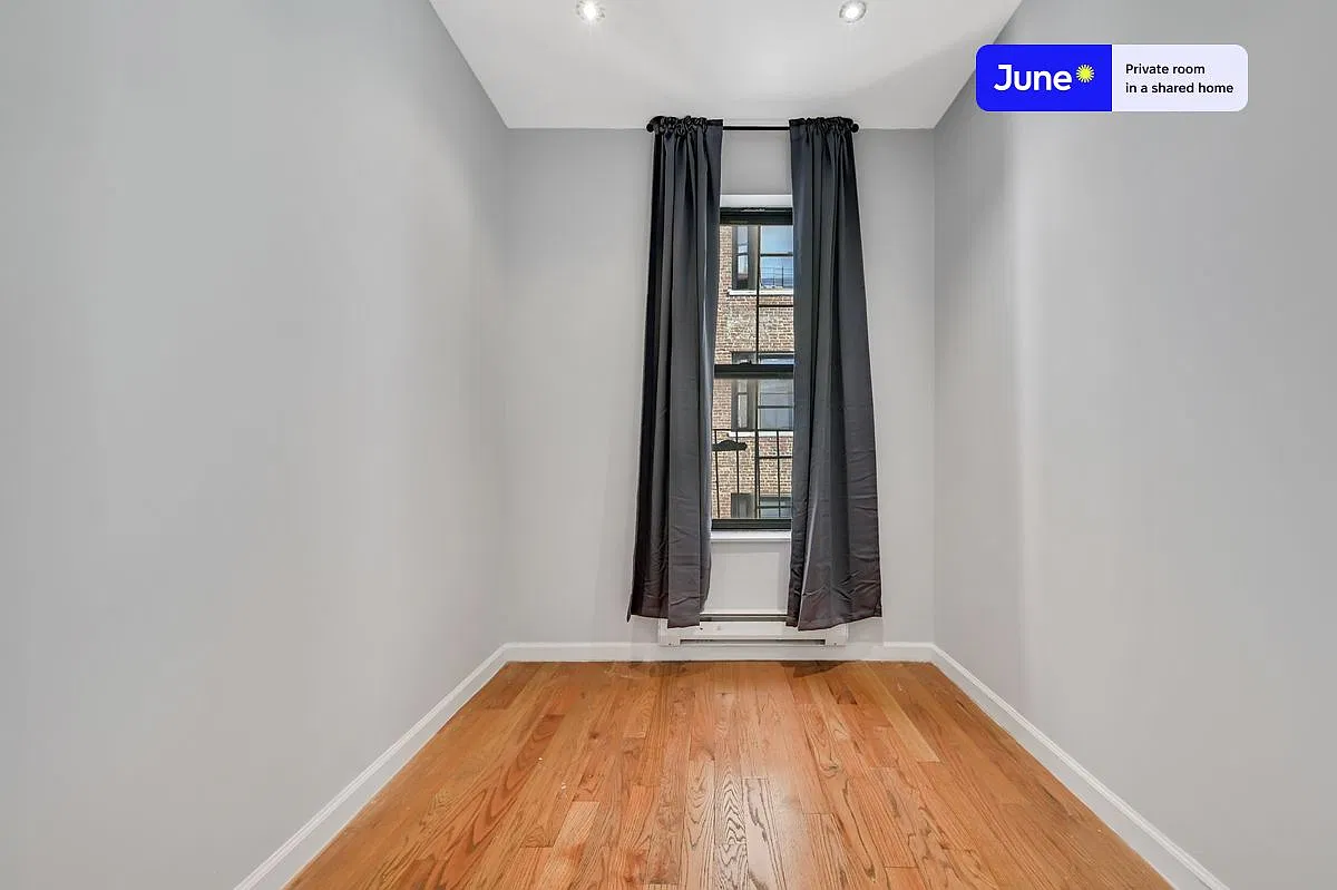Twin bedroom in 4 bed/1.5 bath home in Upper West Side #763 D — Photo 3