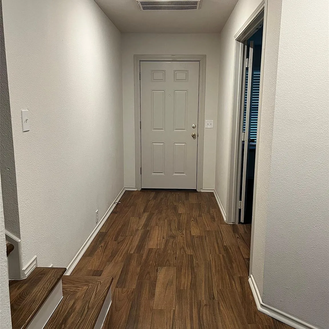 4 bed, 2.5 bath, 2430 sqft, $2,100 — Photo 4