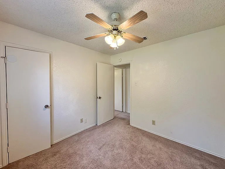 2312 Silverhill Dr — Photo 18