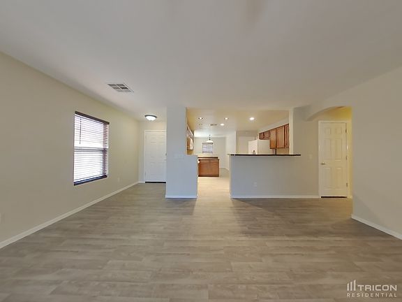 3rd image of 36592 W Pampoloma Ave