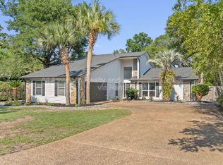 101 Hands Cove Ln, Shalimar, FL 32579