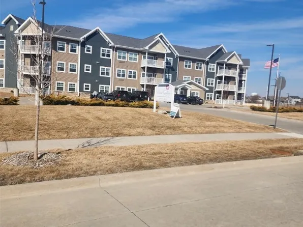 3550 Stone Creek Cir SW #203, Cedar Rapids, IA 52404
