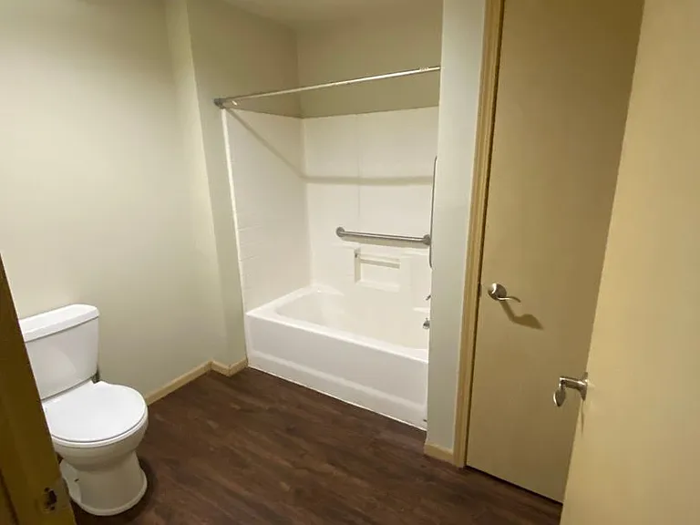 2708 W Center St — Photo 3