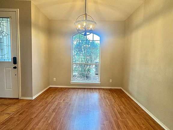 3rd image of 3214 Edgewood Dr